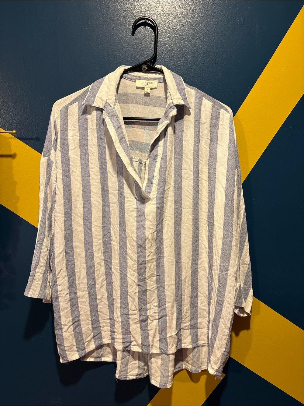 Umgee Light Blue & White Stripe High Low Lightweight Top EUC